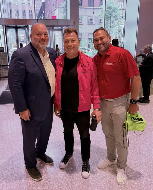 An MLB LEGEND, and NFL GURU, and the last Member in Members Only jackets get together in the Fox News Lobby. Please tell the ladies you’re not allowed to throw dollar bills at all this sexiness. 
Shout out to @johnnydamon and @bigdaddyinsures for being the coolest mofos in the game.
