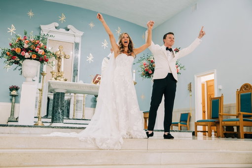 Big bros married ✔️ first sister ✔️ 

Congrats @tripptraynor @raechel_mullan 🥂