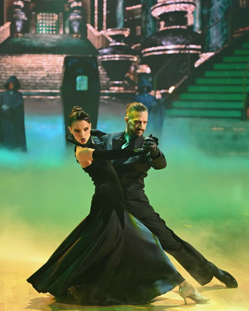 Black velvet, yes please 😍 Maura and Mark performed a stunning Foxtrot for the #DWTS Premiere 🔥