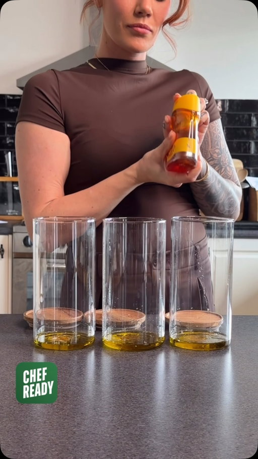 GREEK CHICKPEA SALAD JARS @kellyarvan_ 

Recipe 👇

Ingredients: 

20 g pine nuts
Mint, to taste
Parsley, to taste
200 g feta
1 red onion
200 g cherry tomatoes
1 cucumber
800 g chickpeas
1.5 tsp oregano
1.5 lemons
1.5 tbsp honey
1.5 tbsp olive oil

Steps
1. Split the olive oil, honey, lemon juice and oregano between jars.
2. Add the chickpeas, cucumber, red onion, cherry tomatoes, Kalamata olives, feta, mint, parsley and pine nuts evenly between jars.
3. To serve: Shake the jar well or tip into a bowl and toss everything together.
4. For best texture: Refrigerate and eat within 3–4 days.

MACROS: 

815 Cal
37g P 
101g Carb
33 g Fat

#chefready #saladjars #mealplanning
