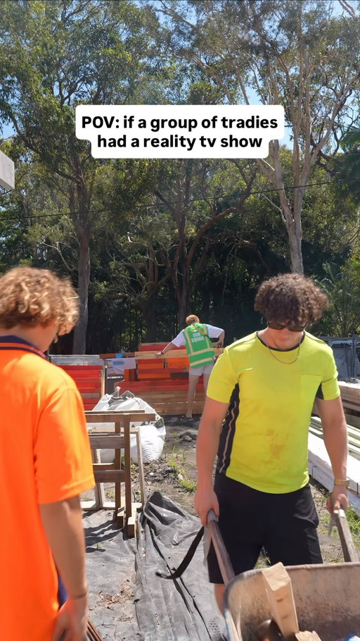 He couldn’t resist and i don’t blame him 🤷‍♀️ One look at the @subway_australia Big Game. Double Deal for $32 and it was game over #tradie #realitytvshow #skit #subwayaffiliate #ad