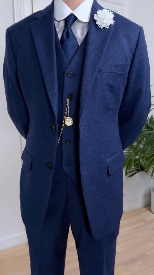 How to dress like Tommy Shelby from Peaky Blinders. One of my all-time favourite series and characters 🎬

For this outfit, I went with a blue three-piece flannel suit, paired with black military boots, a round-collar shirt, gold sleeve garters and a gold Albert chain. To complete the look, I added a white boutonnière.

I have a goal of improving this outfit this season. This video was actually shot over two year ago, and I’d like to recreate it with a fuller cut and closer attention to the details of Tommy Shelby’s style.

So this might be the last time you see this version of the outfit 👏

#menswear #mensstyle