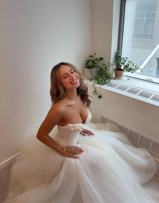 I feel like a princess !!!! 🤍 was asked to model this beautiful bridal dress from @cleahjolie for NYFW 🫶🏻 so proud of you @cleahdyer 🎀⭐️ @lesadoree