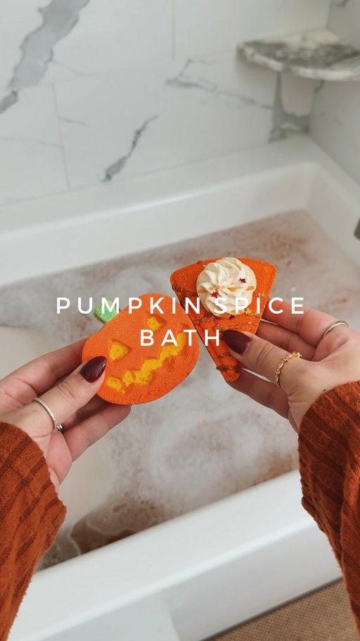 Run a pumpkin spice themed bath with me🎃🛁🍁🫧

#asmr #aesthetic #bath #selfcare #amazonfinds 
fall vibes, satisfying reels, asmr sounds, amazon favorites, bathroom finds, skincare, halloween, bath time