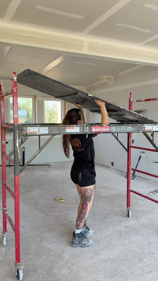 When things seem unreachable, we know we can count on @buildframesscaffold to help us get the job done. The baker scaffold is easy to assemble, sturdy, and safe, giving us everything we need to work on high areas comfortably. 😁
