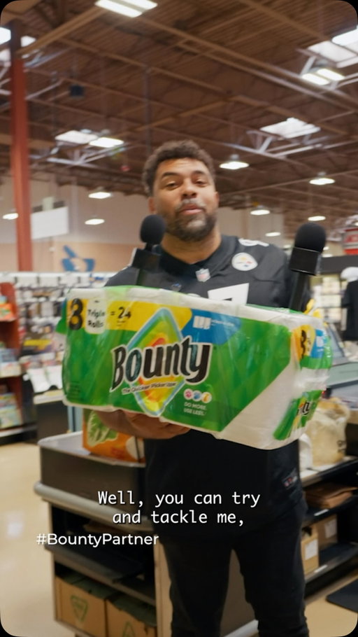 #bountypartner Who gave me a mic in the middle of @gianteagle? 😂 Talked gameday with Steeler Nation and the takes were Immaculate. Made sure everybody left with my official wingman @bountypapertowels too. Can’t have y’all unprepared for mess.
#BountyIsYourWingman