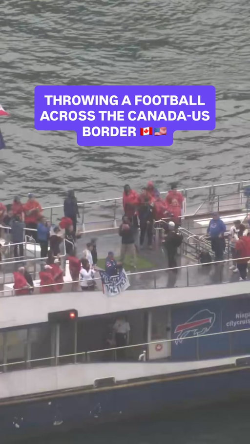 Stevie Johnson and Ryan Fitzpatrick playing some catch across the Canadian and US borders. 

What’s better than guys being dudes. 😤

🎥: steviejohnson13

#canada #unitedstates #football #nfl