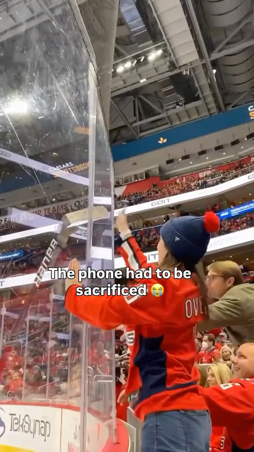 When you’ll do anything for your hockey team 🤣 (via ccmccain/X)