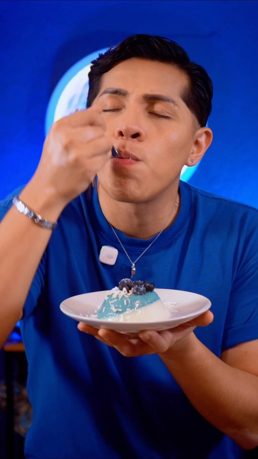 La Textura de la Nueva CERAVE HA WATER GEL me inspiró a crear esta receta de Panacotta de Blueberry y Coco que quedó deli.

Tienes que probar mi receta y también los beneficios que tiene la nueva CERAVE HA WATER GEL: Se absorbe en 3 segundos, repara la barrera de la piel en 1 hr y te hidrata por 3 días con efecto de relleno.

Aquí te dejo la Receta: 

400 ml Leche de Avena
150 gr de Crema de Coco
100 gr de Blueberries
1/2 TSP de Vainilla sin Color
3 Sobres de Edulcorante
15 gr Grenetina sin sabor
45 ml Agua Caliente
50 gr Blueberries Frescos (Para Montaje)
1 Cda de Aceite Vegetal
2 Cdas Azúcar Glass

@CeraVemx
#CeraveMx #CeraveSiempreAplica
#CeraveRellenaTuPiel #Publicidadd