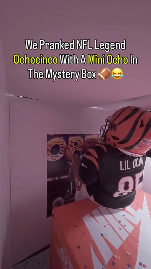 🏈 We pranked @ochocinco with lil ocho 😂🔥 @d_low561 

#nflfootball #football #bengalsnation #ochocinco #sports