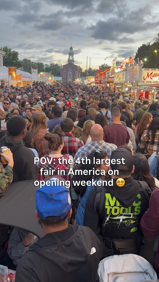 The Big E is back for 17 straight days of festivities (and crowds) tomorrow! 🎡🎟️🍗 Get all the details on the 4th largest fair in America, including how to get discounted tickets & the best times to visit for minimal crowds (aka to avoid THIS 🥴) via link in bio 🔗 

🎥 @jordanpaigea