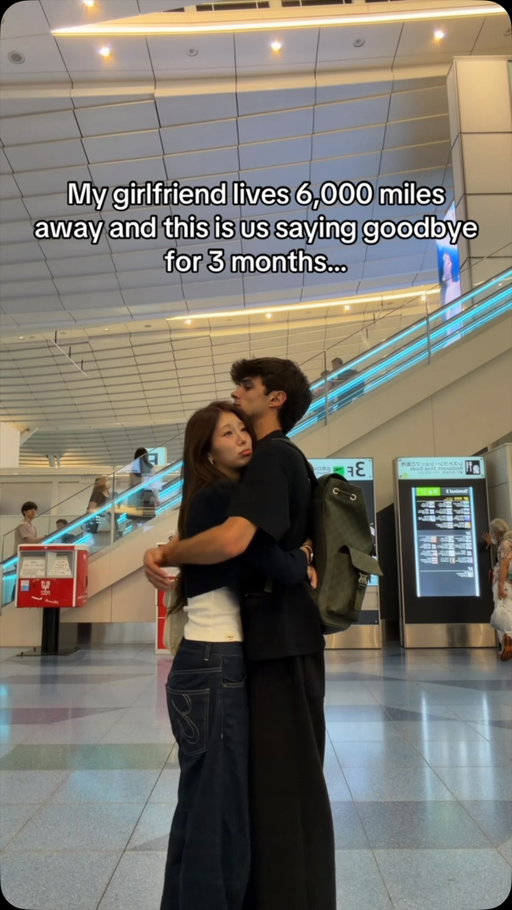 Her reaction was priceless ❤️🥺 @monako0515 Ib: @riley.lemon