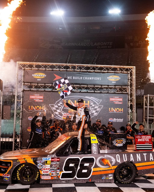 WINNERS AT @itsbristolbaby!!!! 

It’s been a long time coming to get @thorsport_racing in VL and what an awesome place to do it at. Thank you to this 98 team for bringing me a badass truck tonight and @quantaservices & @curbrecords for backing me this year. ⚔️
