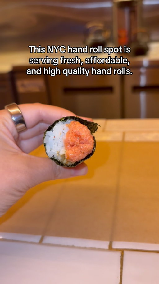 Great hand roll bar in NYC 🍣 Temakase is serving fresh, affordable handroll sets in the city, and it’s the move if you’re craving sushi in a more casual atmosphere. They offer handrolls a la carte as well as sets which include 4 handrolls for $26 or 5 for $32, and you can mix classic or spicy on each. Walk-in only, casual vibe, perfect date night or solo spot @temakasehandrollbar 

📍 NoMad: 32 West 28th Street, New York, NY 10001
📍 Williamsburg: 260 Kent Ave, Brooklyn, NY 11249

#nycfood #nycfoodie #sushitiktok #foodtok #handrolls @temakase