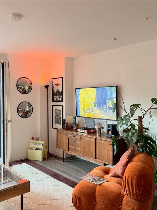 Five years later — still warm, still in working progress... 🧡

#MidCenturyHome #LondonFlat #HomeDetails #InteriorInspo #intentionalliving