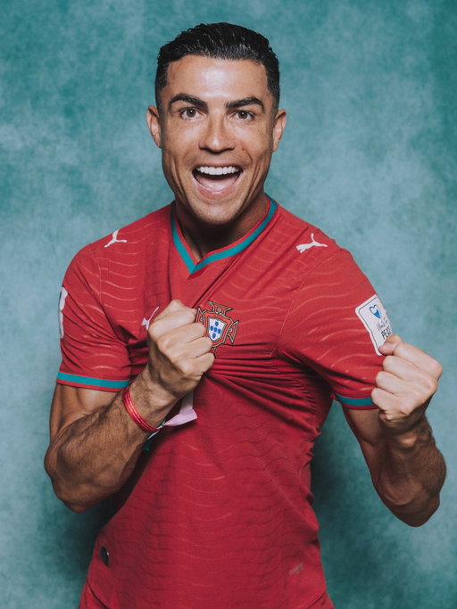 𝐓𝐇𝐄 𝐋𝐄𝐆𝐄𝐍𝐃 𝐂𝐎𝐍𝐓𝐈𝐍𝐔𝐄𝐒. ✨🇵🇹

980 career goals. 146 for Portugal. 𝐂𝐚𝐧’𝐭 𝐬𝐭𝐨𝐩, 𝐰𝐨𝐧’𝐭 𝐬𝐭𝐨𝐩. 🤖

41 years old? 𝐀𝐠𝐞 𝐢𝐬 𝐣𝐮𝐬𝐭 𝐚 𝐧𝐮𝐦𝐛𝐞𝐫. 🧠