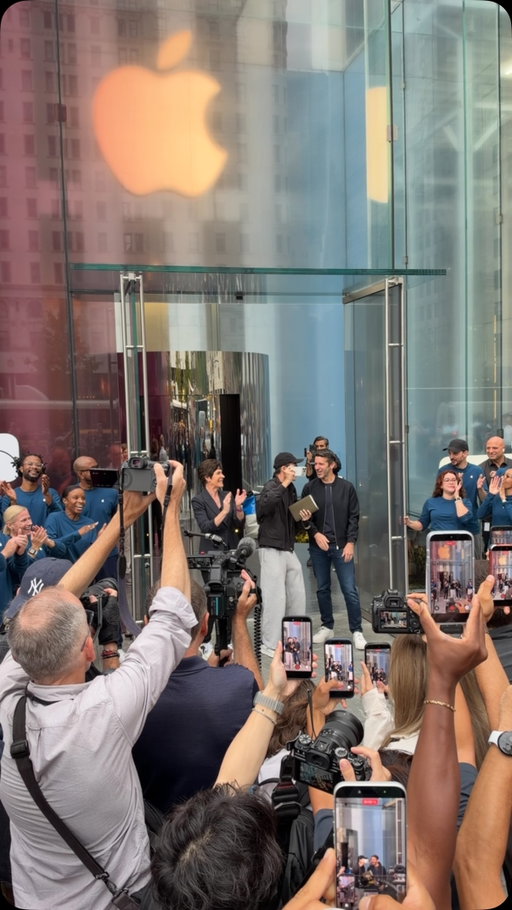 The beginning of a new era. Apple’s new CEO John Ternus opens the doors to the Apple Store on 5th Avenue on iPhone 18 Pro release day!