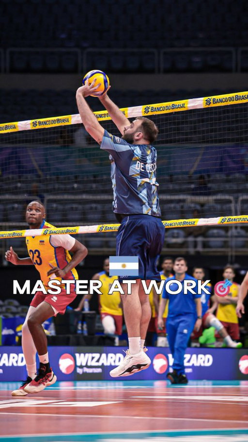 🇦🇷 THE MAESTRO AT WORK 🎼✨

Luciano De Cecco keeps pulling the strings. 🪄

The Argentine legend and his team are chasing a South American title and a ticket to #LA2028. 🏆🎟️

🎥 📸 @natanschmidtphotos

🏐 #Volleyball #RoadToLA2028 #OlympicQualifiers #CSVContinental