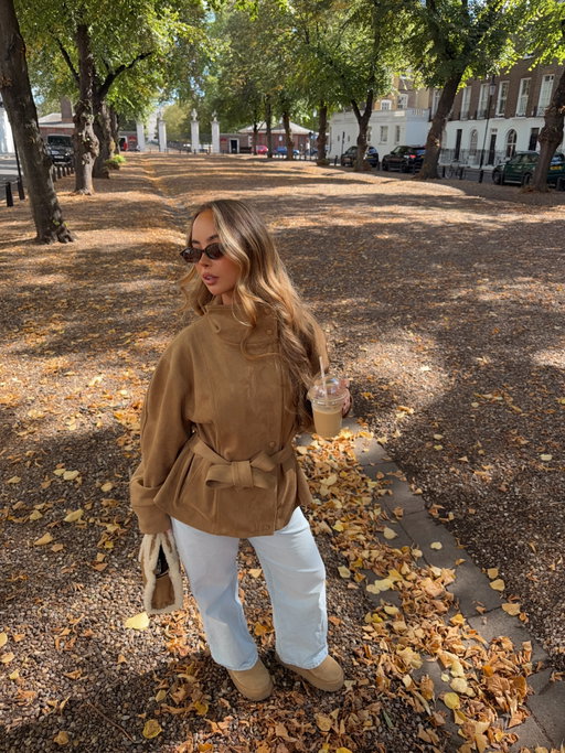autumn walks and ice coffee 🍂☕️