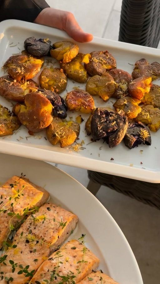 The first time we made these potatoes it was for twelve people and a three course menu. 😅 The second time it was a Thursday, one pan, and mom used @instacart and asked Clementine to figure out the rest. 
#ad #instacartpartner