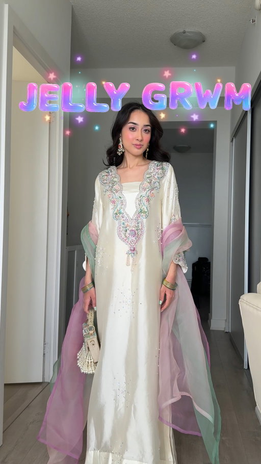 we are beginning on a very jelly note … suit is from @erayastudiofficial i love it sm

jelly bangles are from @_kmboutique 
earrings are from @zaraya.studio 
clutch @mubarak_clutches 

@glamnetic press on nails
@soldejaneiro cheirosa 68 jelly perfume balm
@milkmakeup jelly tint in fresh
@milkmakeup watermelon serum stick
@beautyofjoseon_official retinal patches
@medicube_global_official pdrn jelly mist
@anua_global glow stick
@maybelline pink color corrector
@urbandecaycosmetics slick brow
@benefitcanada gimme brow shade 4
@cliocosmetics_global cover mesh glow cushion foundation in linen
@tower28beauty concealer in 3.0cc
@diorbeauty bronzer stick
@charlottetilbury pink pressed powder
@yslbeauty 93 blush
@essence_cosmetics baked blush in shimmery rose
@clio_official pro eye palette air in pink pairing
@colourpopcosmetics jelly much shadow
@povbeauty amp it
@gisou lip gloss
@milkmakeup setting spray
@phlur berry cream spray

#pakistaniwedding #desi #grwm #makeup