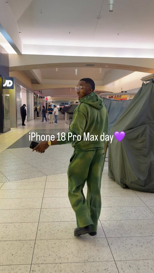 Did I make the right choice?💜

#iphone18 #iphone18promax #techunboxing