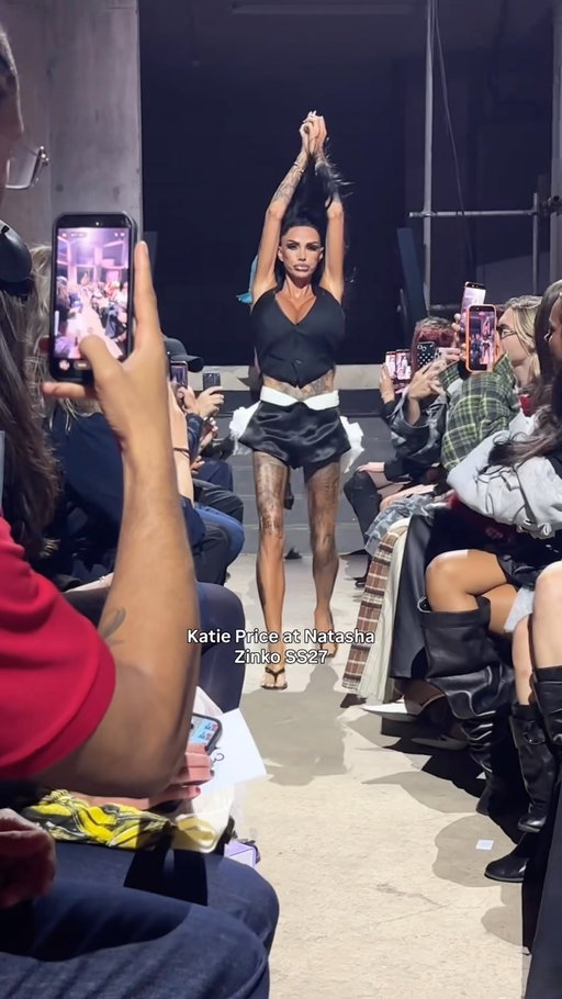 The one and only @katieprice at @natashazinko's SS27 LFW show tonight. 💋

Video: Hypebae