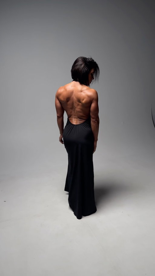 Them: “Muscles make you manly”
Me: “Damn, that dude looks good in a dress!” 👀 

Tell me I’m wrong in the comments…I’ll wait here.