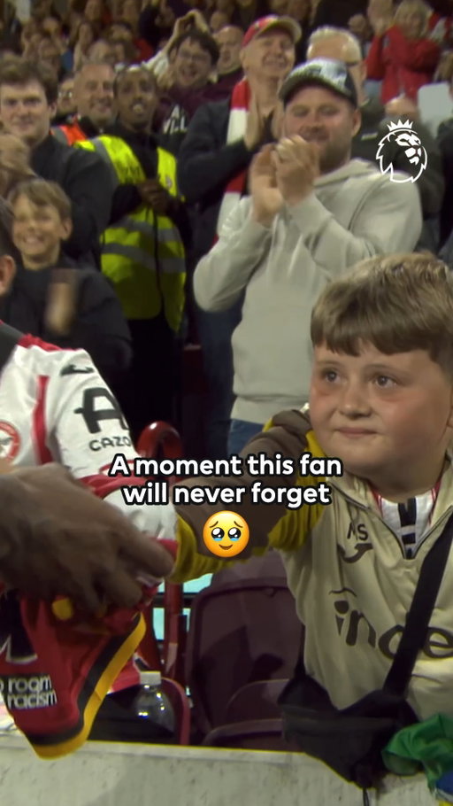 A beautiful moment with Igor Thiago on a special night for @brentfordfc ❤️
