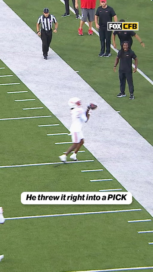 Not the best way to throw away the ball 👀
