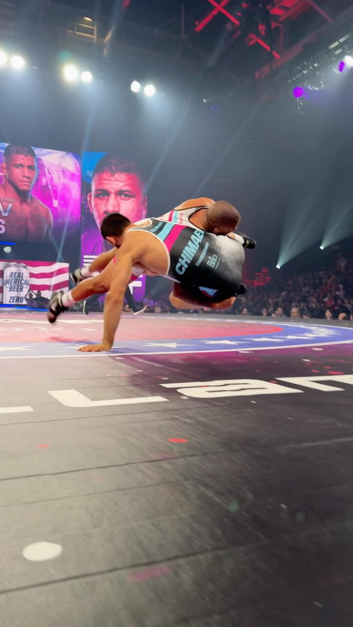 CHIMAEV AND BURNS ALMOST GO OFF THE MAT 🤯

Watch on @foxnation