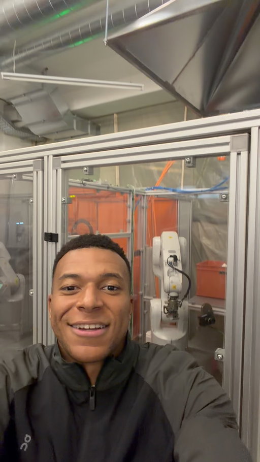 @k.mbappe 👋

#DreamOn #LightSpray