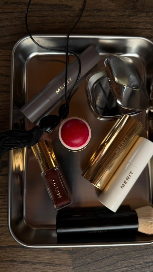 Comment LIST to get everything used in this video, plus the best-value sets, shades, and promo codes when available! 

EFFORTLESS FRENCH MAKEUP | EPISODE 1: SKIN

The secret to effortless French makeup starts with the skin. Less coverage, more skin, and a few products that make all the difference.

Comment LIST and I’ll send you a DM with the next steps to get my complete product list. You’ll be asked to share your email to receive the list and join my newsletter, where I share beauty finds, fashion tips, and exclusive recommendations.

Follow for the next episode! 🖤

#FrenchMakeup #EffortlessBeauty #FrenchGirlBeauty #NaturalMakeup #MakeupOver30