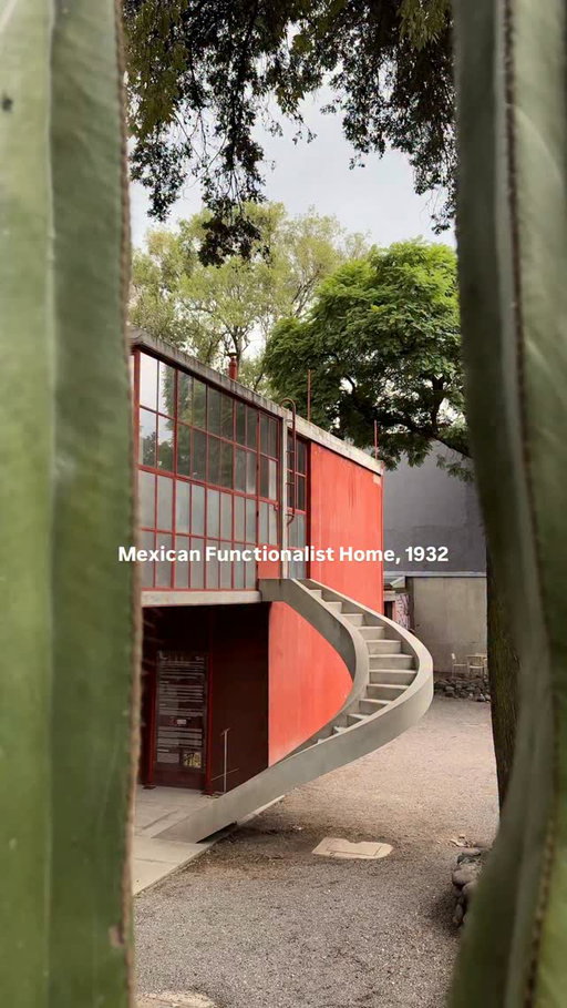 📍 Casa Estudio Diego Rivera y Frida Kahlo — one of the earliest and most important examples of Mexican functionalist architecture by Juan O’Gorman.

We loved spending the afternoon here and imagining how Diego and Frida moved through this space as artists. It’s such a fascinating glimpse into their lives and creative process.

Highly recommend doing lunch at San Ángel Inn afterwards since it’s right across the street!