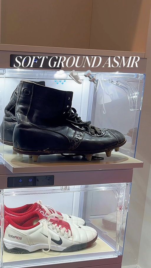 Just listen..🌧️🔩👟 follow for classic football 🤙 classic boots in bio 👟

#asmr #footballasmr #soccerasmr #football #soccertraining