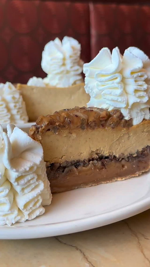 truly the best duo… our pumpkin & pumpkin pecan cheesecakes are backkkk🤤