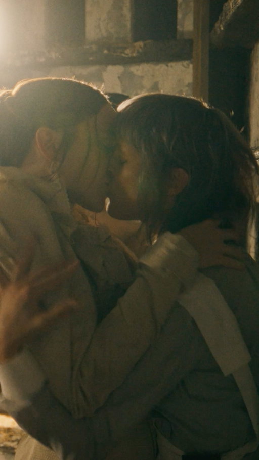 Numa vida em que todos lhe tinham virado as costas, a Lizzie encontra o seu refúgio em Maggie. #MonsterTheStoryofLizzieBorden