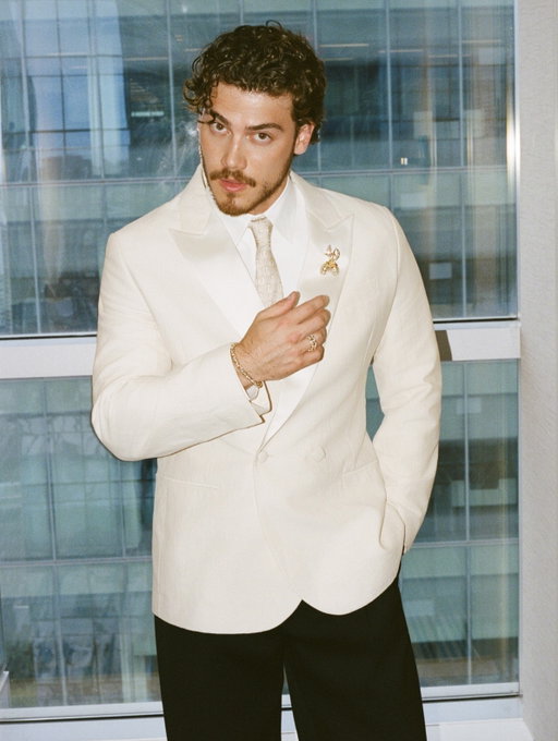 tiff

thank you
@tiffanyandco for the jewels
@jacquemus for the suit
@brianmeller for the styling and photography as always 

thank you to the entire purgatory team, another post coming for you - but what a pleasure and what a project