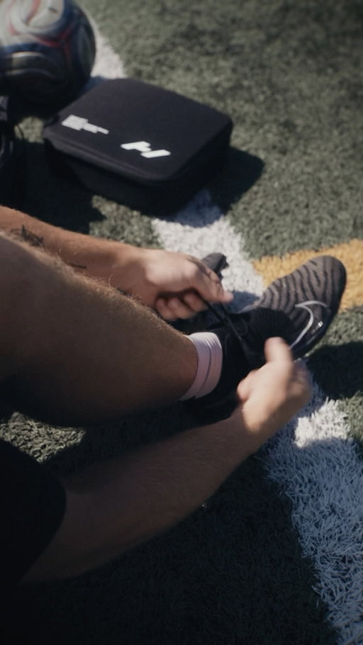 Only the essentials. 💯

Preparation changes everything. @noahhxnry keeps his Venom 2 Back and Hypervolt 3 close to warm up, recover, and stay ready for whatever training brings.