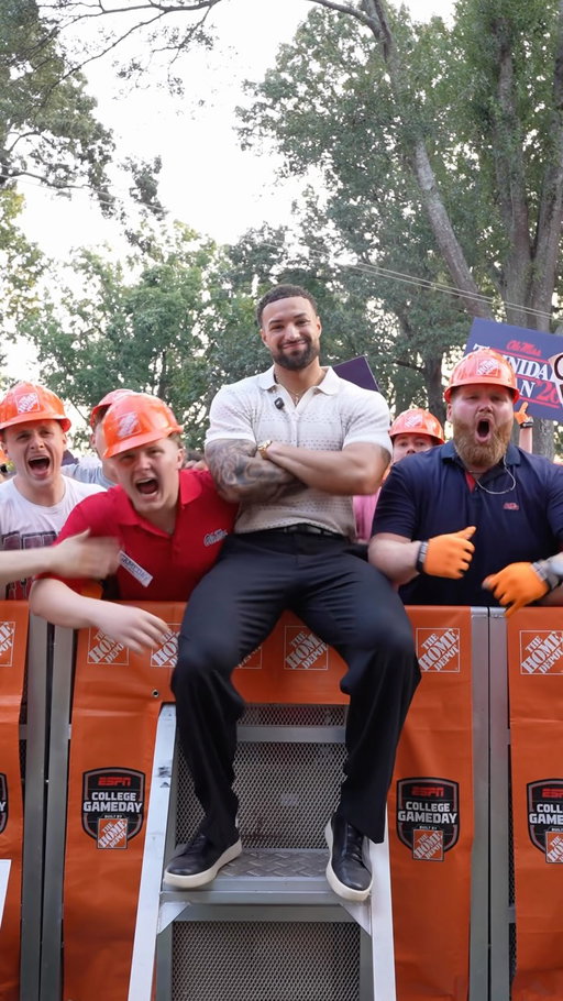 THIS is what College Football on Saturdays is all about 🏈 Watch @collegegameday on @espn and the ESPN App 🔥 #ESPNPartner #ESPN #CollegeGameDay