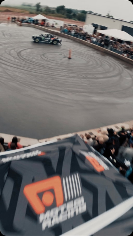 @cjgreaves33 absolutely FULL-SENDING the Vyperfest burnout pit 💨