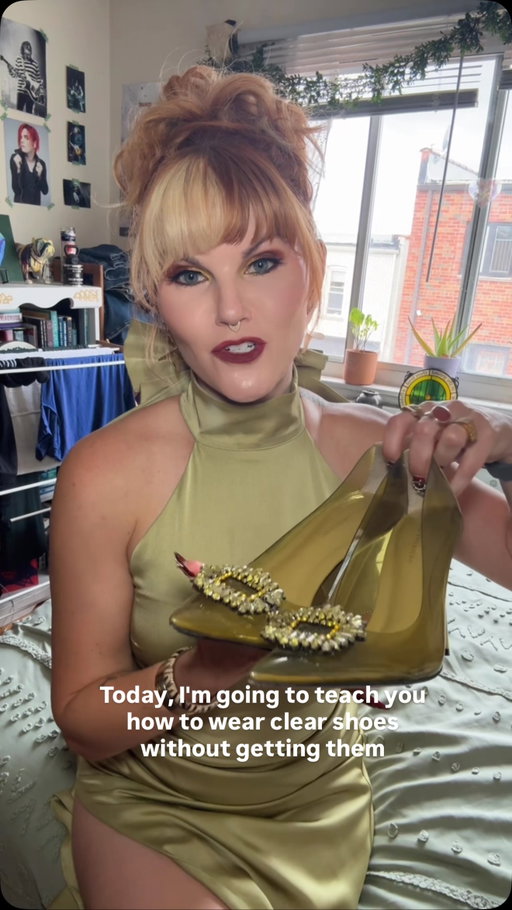 That’s the lesson today 

Haxan by @hereticparfum 
Dress by @clubllondon 
FAUX fur by @topshop
Shoes and bag thrifted 
Hair and makeup by me 

#deconstruction #exvangelical #currentevents #news