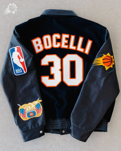 Suns ✖️ Jeff Hamilton ✖️ Andrea Bocelli

Hamilton gifted Bocelli this custom Suns jacket for his performance at the @mortgagematchupcenter!