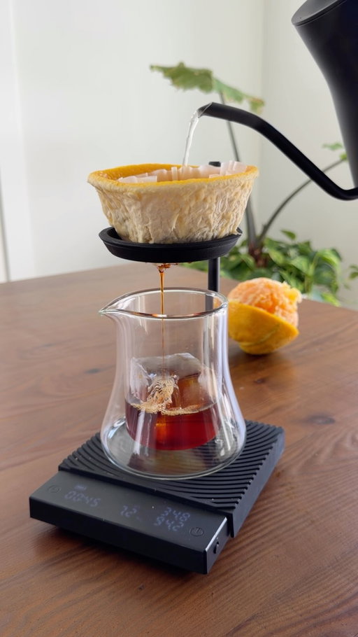 Valencia Orange Pour Over 🍊🧊☕️

Some people have mentioned trying to flip the orange to brew on the outside peel vs the inside that can be more bitter. I used a Valencia orange that is a bit larger to make sure I could make the flip. It worked better than I thought, though not sure the flip made a huge difference in final cup flavor.

#coffee #coffeerecipe #pourover #icedcoffee #specialtycoffee