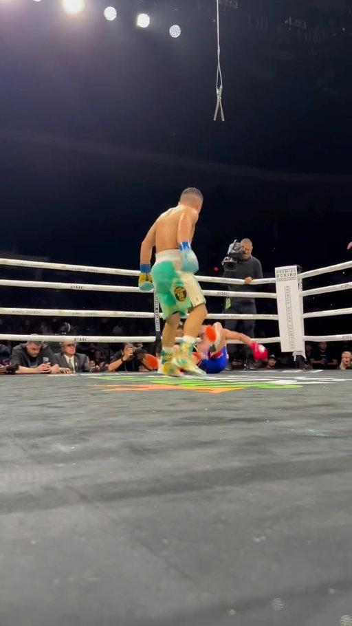 IT’S OVER! @isaacpitbullcruz lands a devastating left hand to knock out Nestor Bravo! 🚨🇲🇽💥 

#PitbullBravo | Live NOW on DAZN