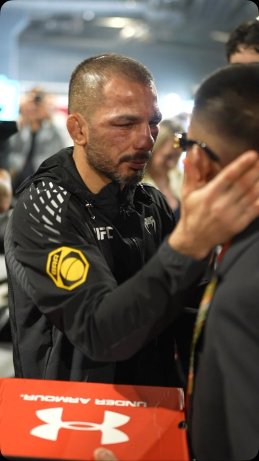 Nothing, but respect ✊ 

Joshua Van 🤝 Alexandre Pantoja

[ #CryptoCom #UFC331 ]