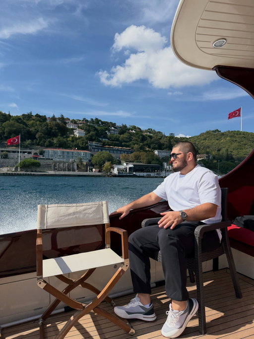 А ведь Верующий человек мягок с людьми и тверд на истине.

What a beautiful day in Istanbul.