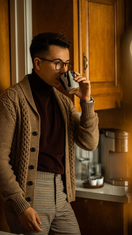 How to tie your sweater — old money style. Save this for later. 

#howtostyle #menstyletips #oldmoneystyle #sweaterweather