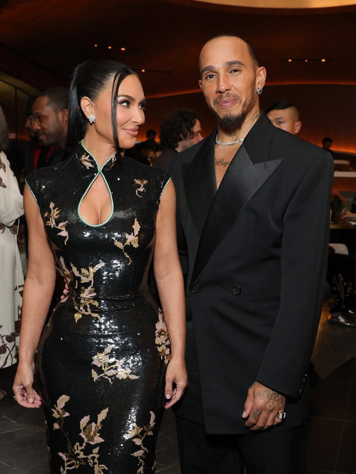 The way Kim and Lewis look at each other!! Swoon! 

It was date night for @kimkardashian and @lewishamilton yesterday at the opening night of Lucas Museum of Narrative Art and the happy couple was spotted with mom @krisjenner and stylist @luxurylaw. Speaking of Law, did we hear that he is styling Kim now..? Excited to watch that collaboration come to life! 

Photos & video: Getty Images