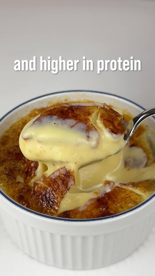 The Best Homemade Creme Brulee that’s healthier, creamy and delicious! It’s packed with protein, lower calories, and you can prep it in 10 minutes.👇🏽
-
Ingredients:
• 4 hard boiled eggs
• 1/2 cup any milk
• 1 tsp vanilla extract
• 3 tbsp sweetener (we use brown sugar stevia)
• 1/4 tsp salt
• 2 scoops vanilla protein powder (we use french vanilla from @transparentlabs )
-
Topping:
Light sprinkle of brown sugar sweetener or granulated sugar
-
Directions:
Blend everything together until completely smooth, then pour into ramekins and chill in the fridge until set. Sprinkle a thin layer of sugar on top, then torch until caramelized and crispy. If you don’t have a blow torch, place it under the broiler for a few minutes until the top is caramelized. You can also carefully heat the bottom of a metal spoon and gently press it against the sugar to create that brulee top.
-
Calories/Macros:
• 300 calories, 42g protein, 8g carbs, 10g fat (per serving of 2)
-
-
#recipe #healthy #dessert #cremebrulee #custard